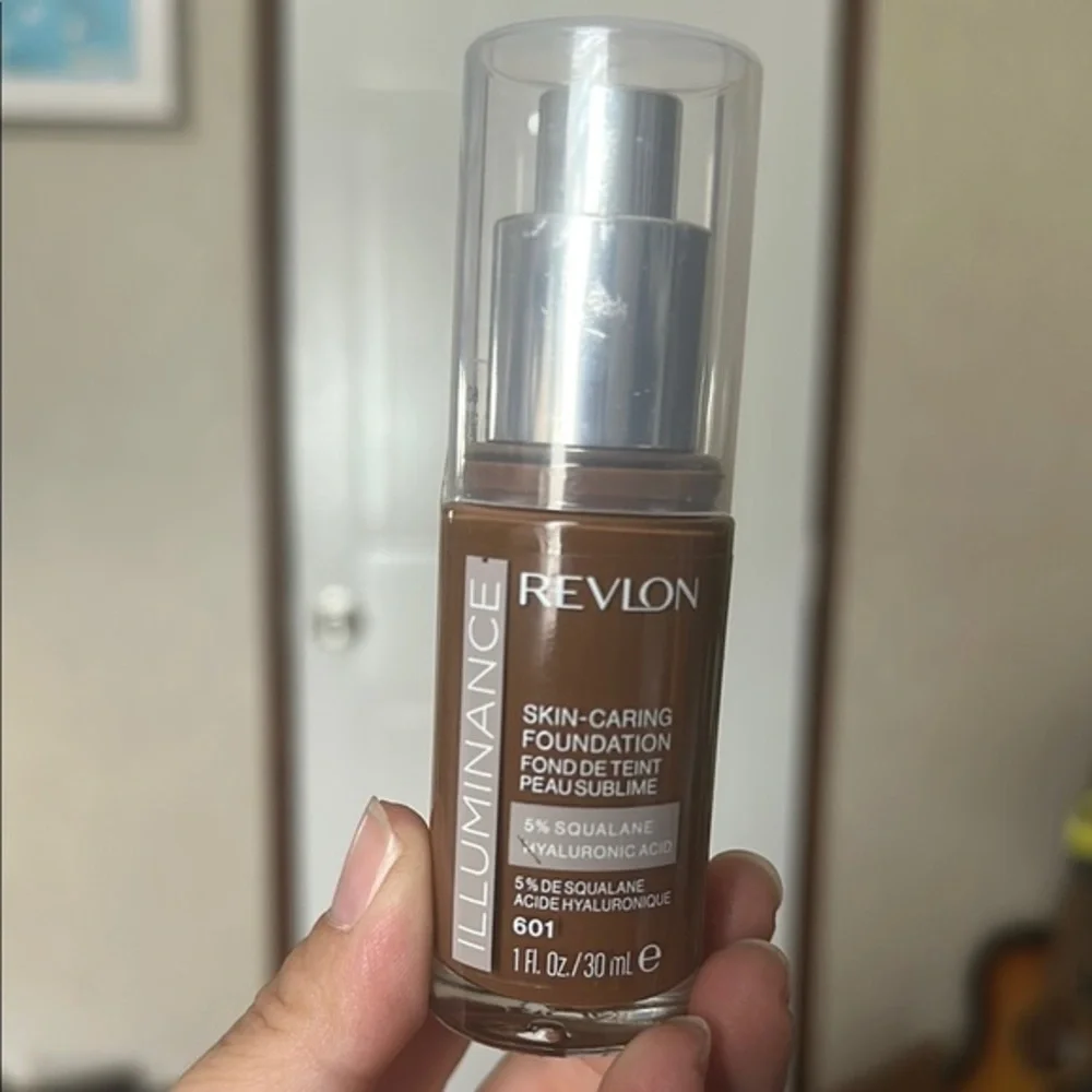 NWT Revlon 601 Soft Nutmeg Skin-Caring Illuminance Foundation 🌙 🌙